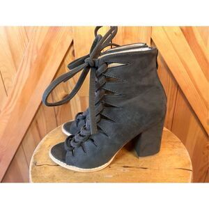 SODA Suede Laced Up Heels Olive Size 7.5